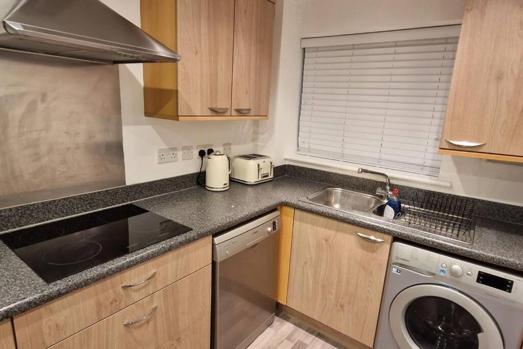 Greenhithe Cosy Apartment, Netflix And Sport Channels Luaran gambar