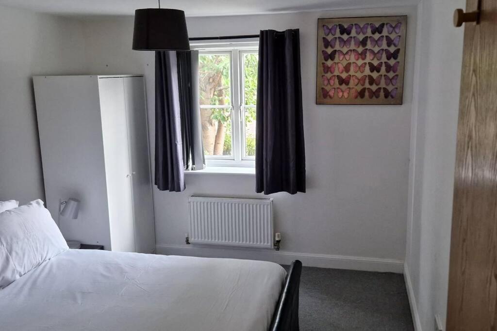 Greenhithe Cosy Apartment, Netflix And Sport Channels Luaran gambar